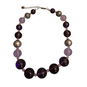 AV BEADED VINTAGE NECKLACE